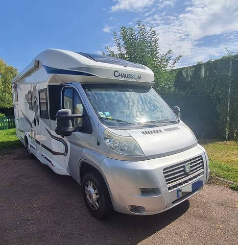 Camping-car profilé 4 places tout équipé 