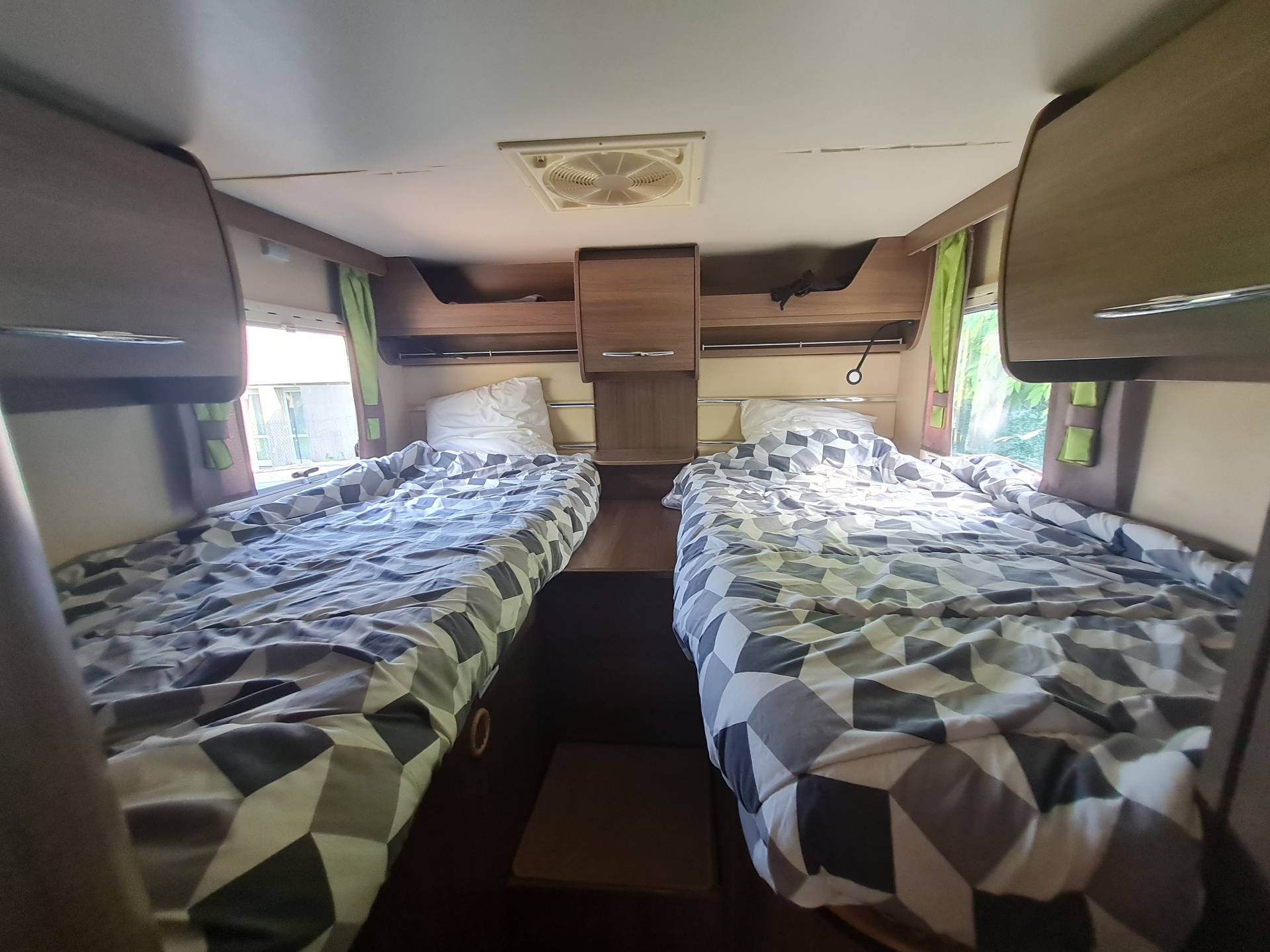 Camping-car profilé 4 places tout équipé 